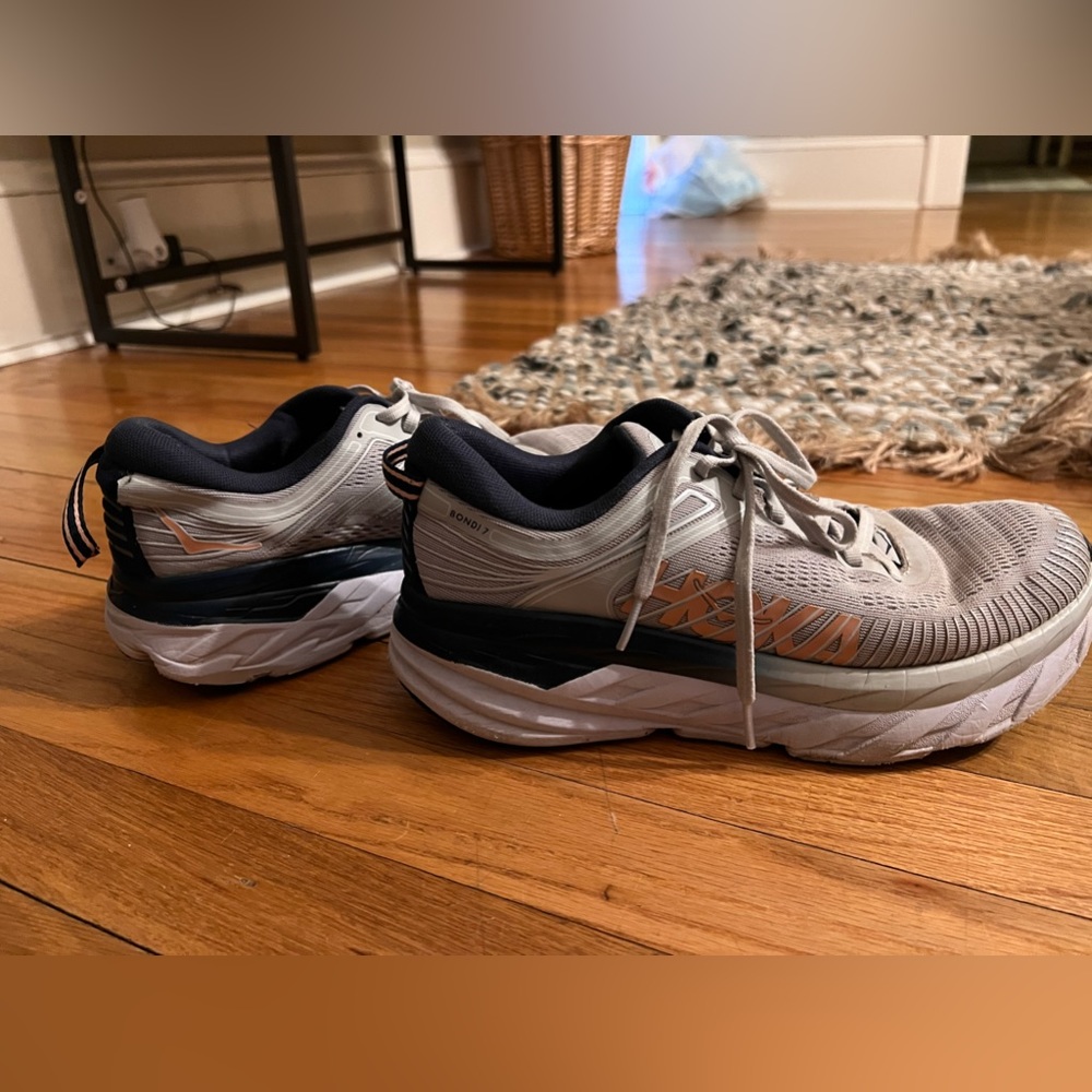 Size 9 Women’s HOKA Bondi 7